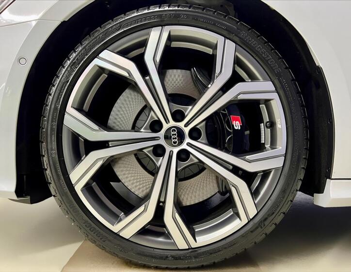 Audi S6 9