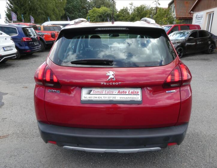 Peugeot 2008 8