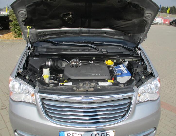 Chrysler Town & Country 28
