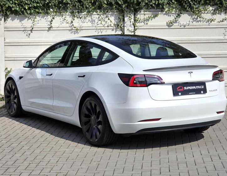 Tesla Model 3 4