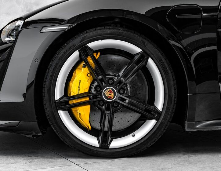 Porsche Taycan 2