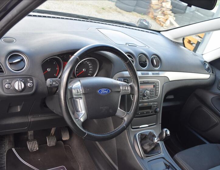 Ford Galaxy 16