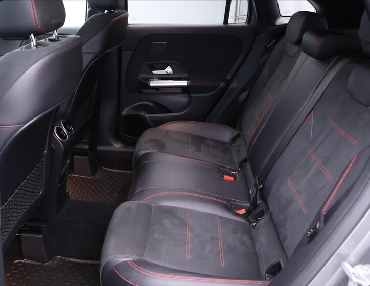 Mercedes-Benz GLA 16