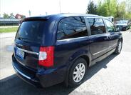 Chrysler Town & Country 9