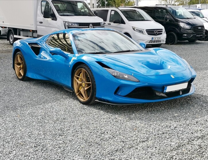 Ferrari F8 2
