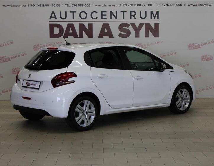 Peugeot 208 4