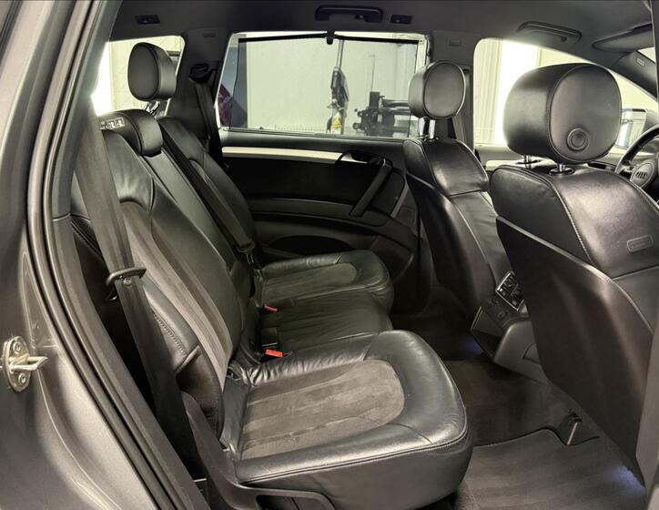 Audi Q7 10