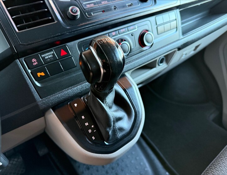 Volkswagen Caravelle 16