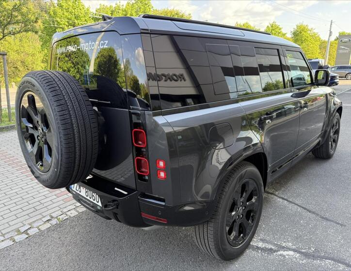 Land Rover Defender 6