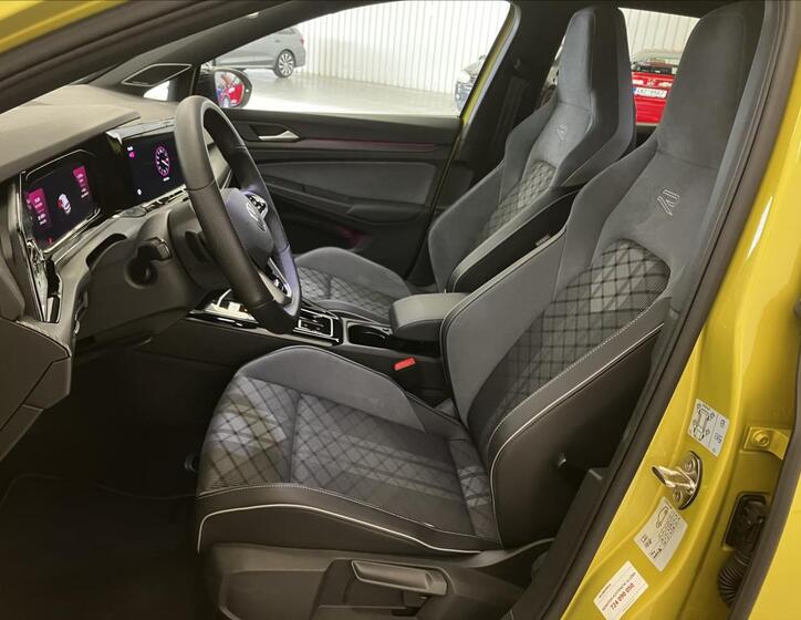 Volkswagen Golf 16