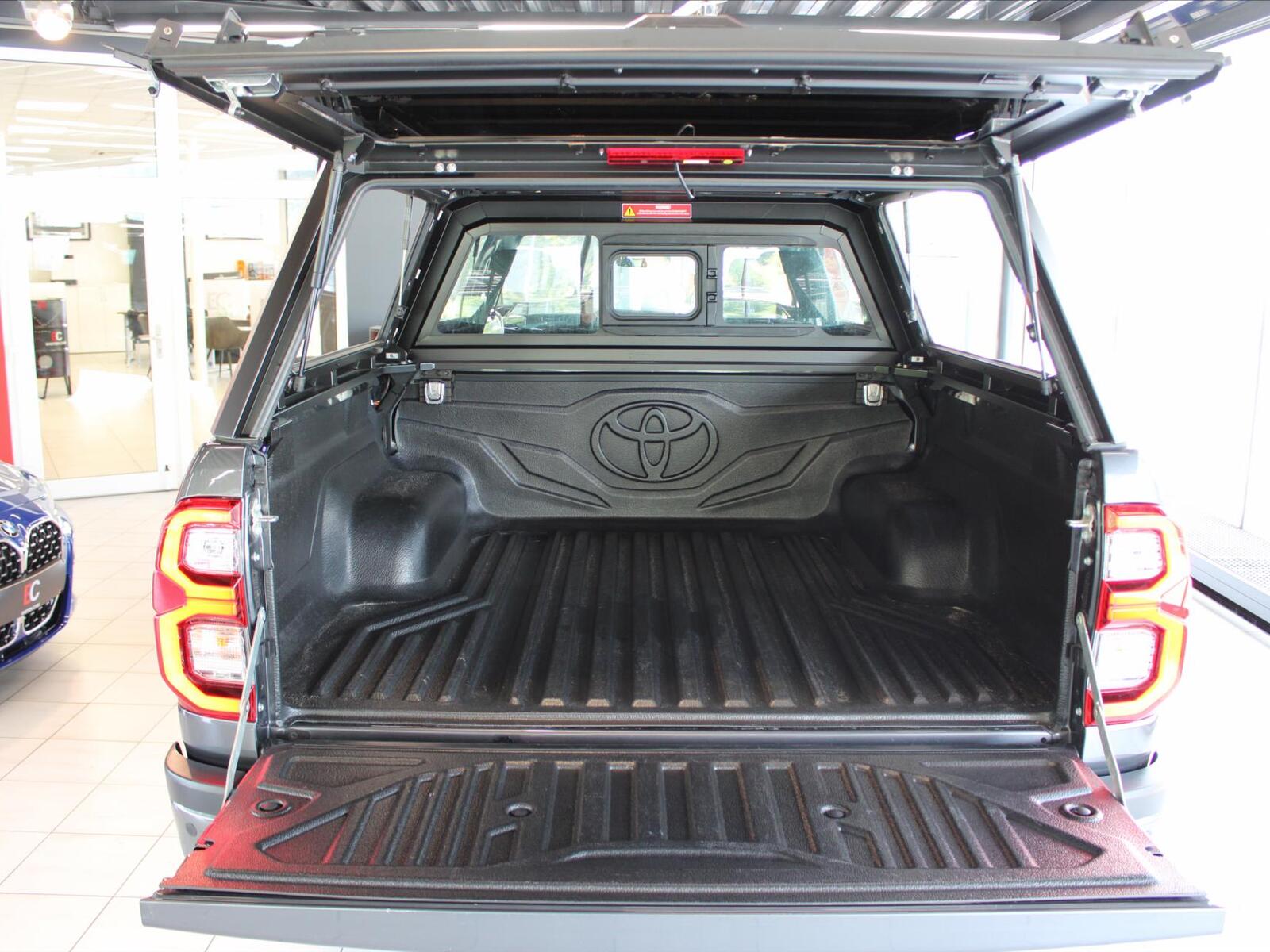 Toyota Hilux 28