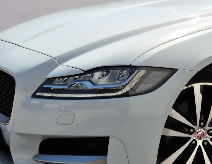 Jaguar XF 5
