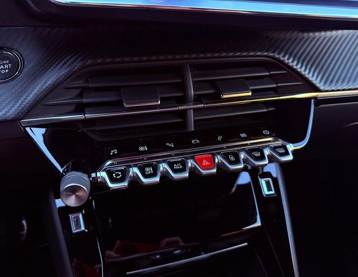 Peugeot 208 25