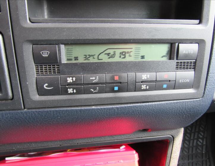 Volkswagen Caravelle 19