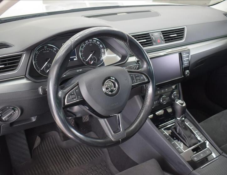 Škoda Superb 9