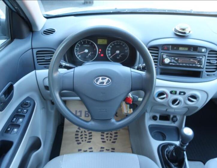 Hyundai Accent 15