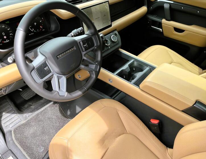 Land Rover Defender 11