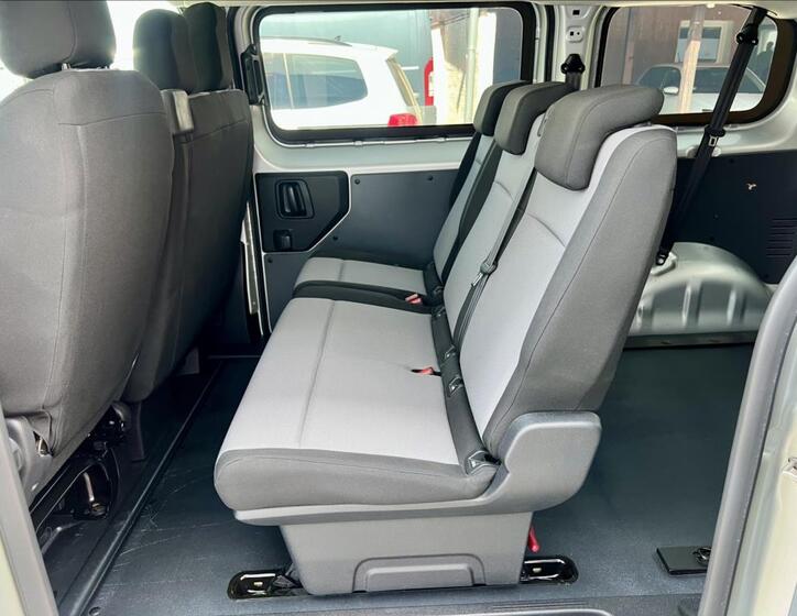 Peugeot Traveller 12