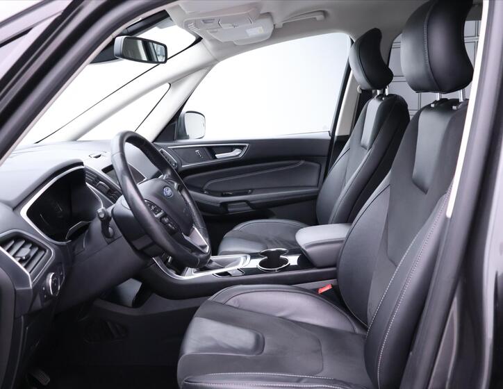 Ford Galaxy 12