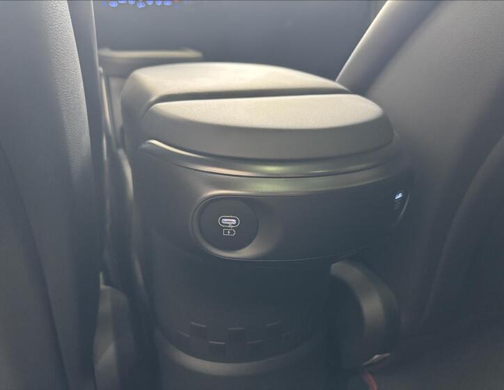 Hyundai IONIQ 32