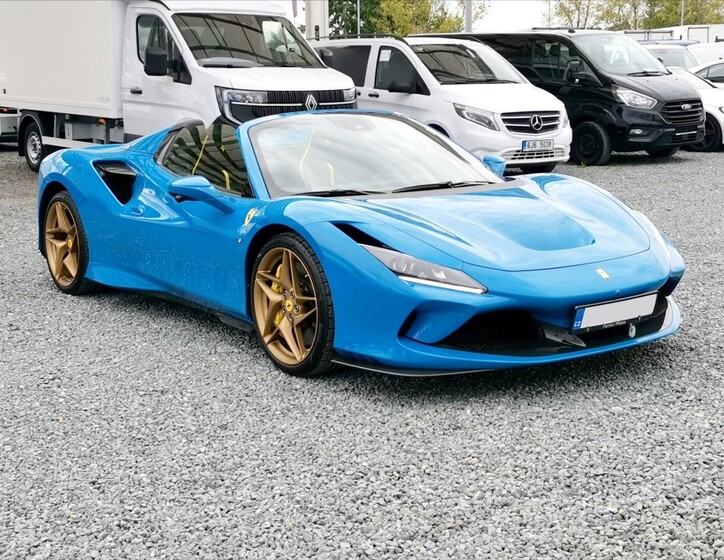 Ferrari F8 16