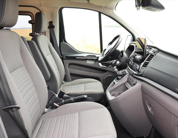 Ford Tourneo Custom 14