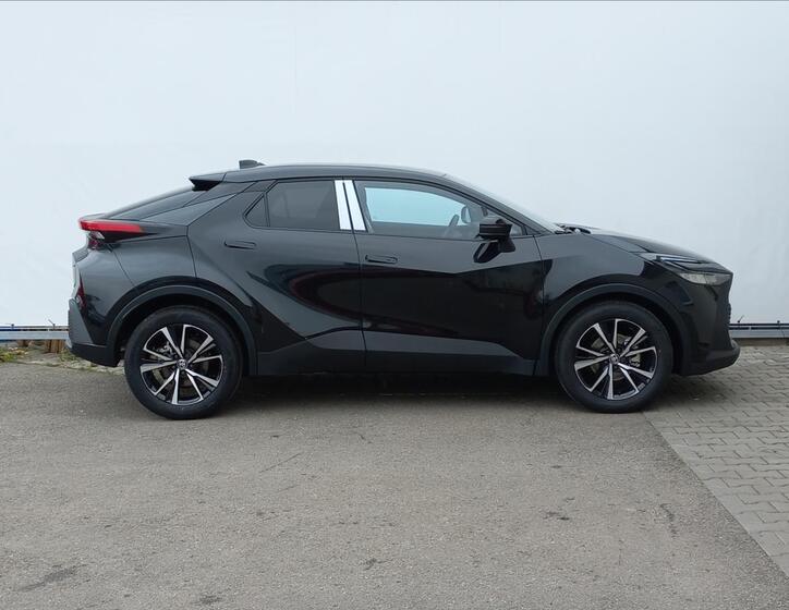 Toyota C-HR 2
