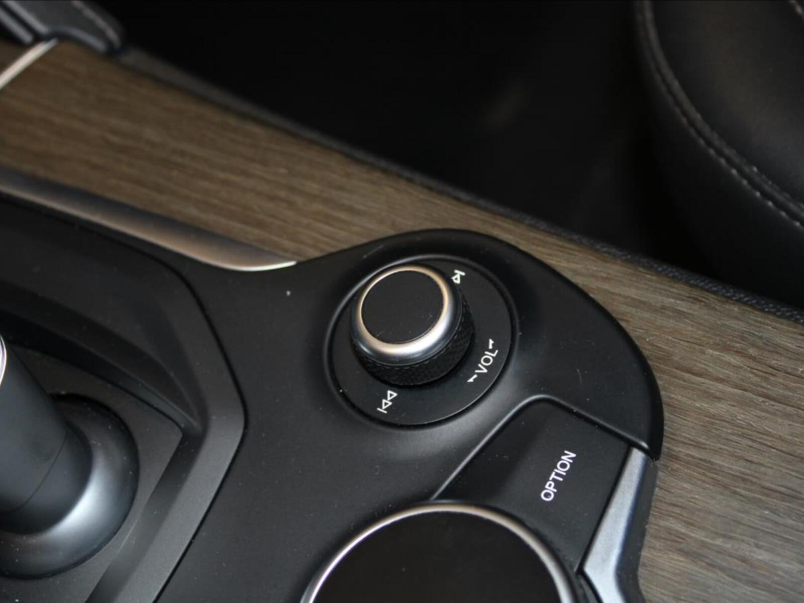 Alfa Romeo Stelvio 49