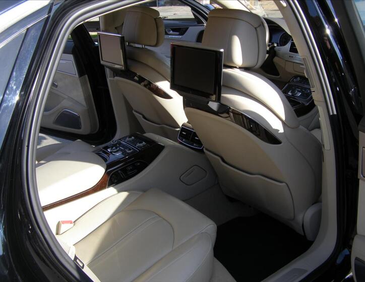 Audi A8 40