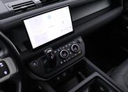 Land Rover Defender 21