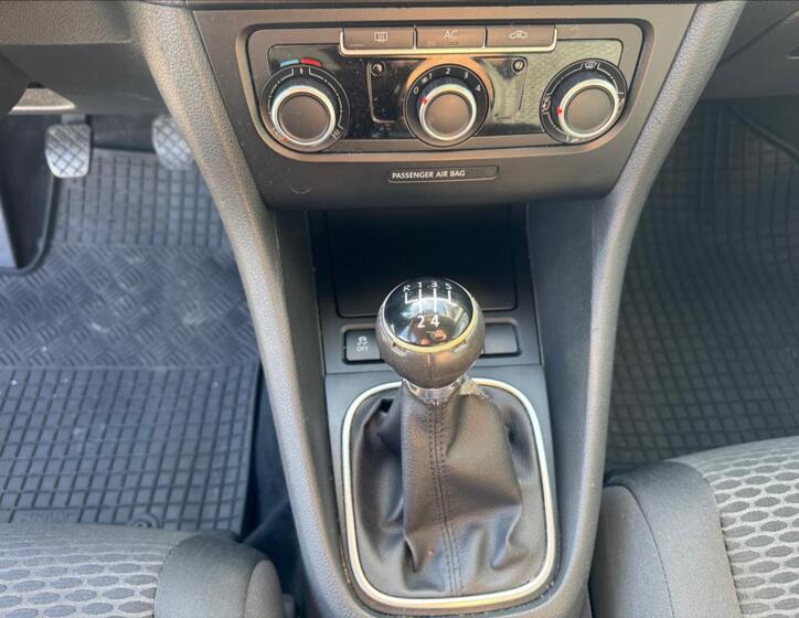 Volkswagen Golf 16