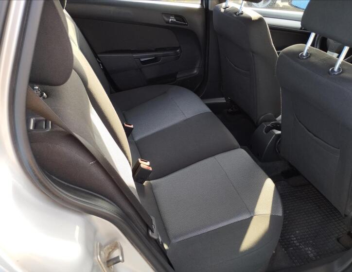 Opel Astra 9