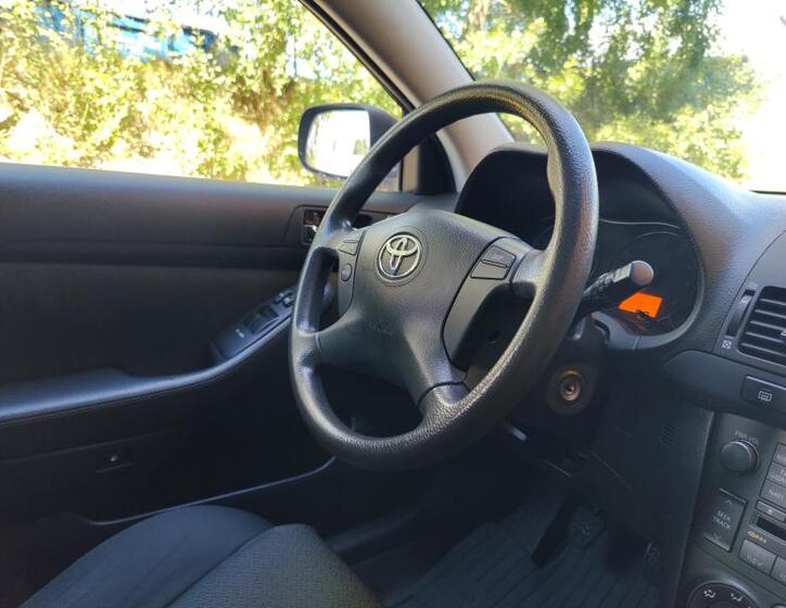 Toyota Avensis 25