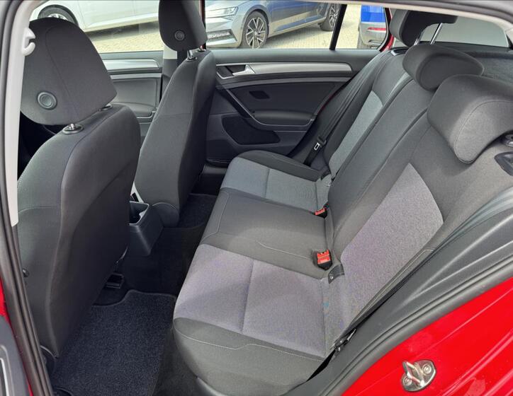 Volkswagen Golf 10