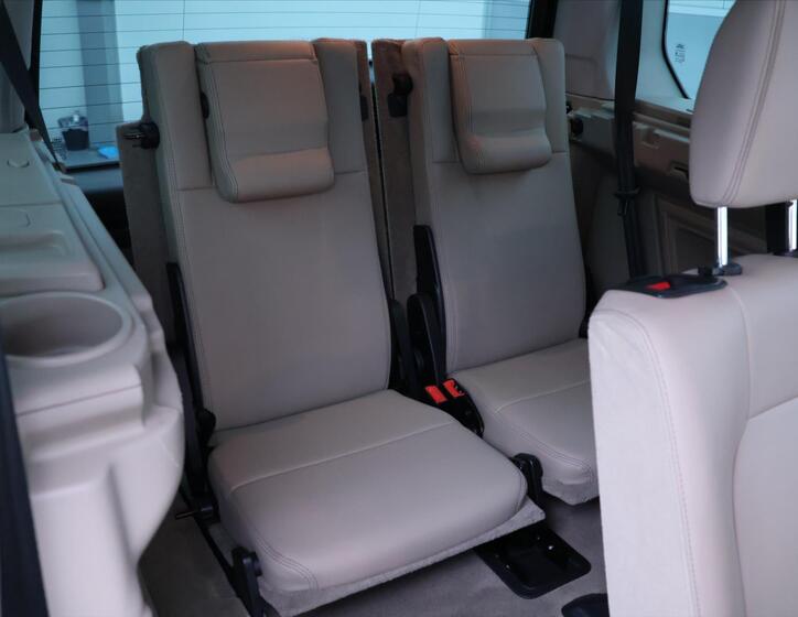 Land Rover Discovery 16