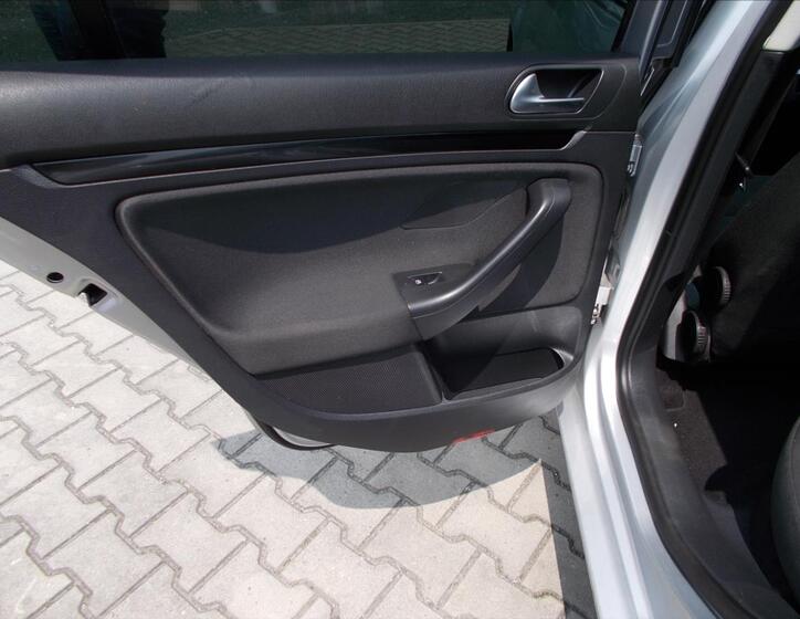 Volkswagen Golf 16