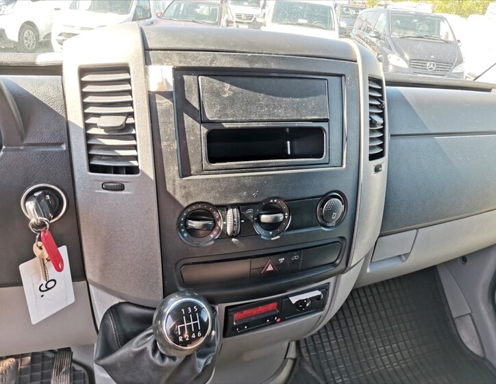 Volkswagen Crafter 9