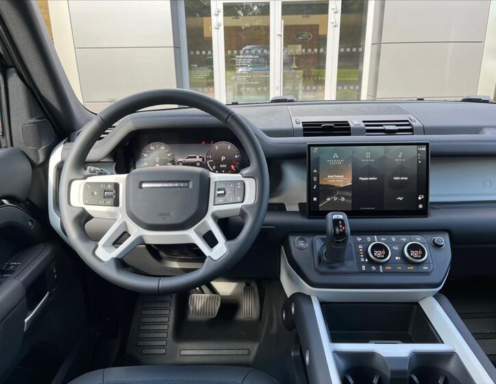 Land Rover Defender 10