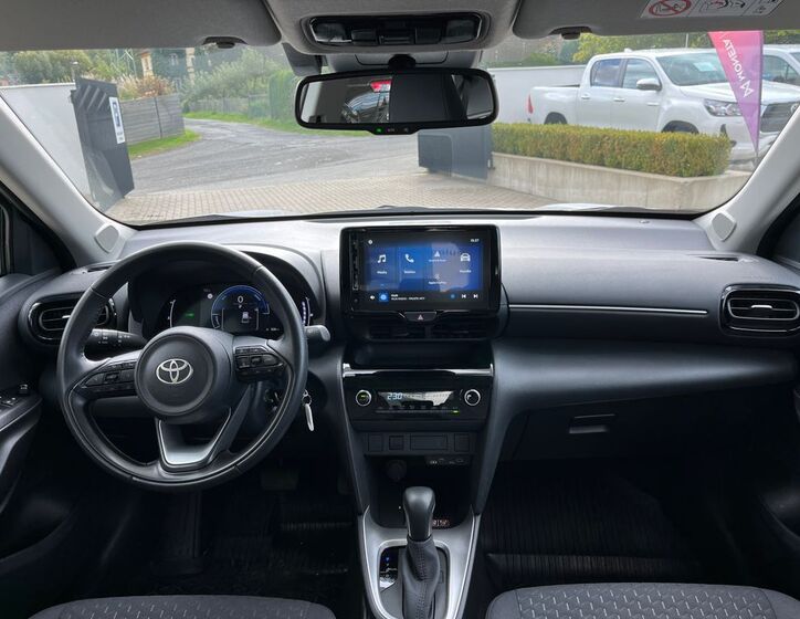 Toyota Yaris Cross 18