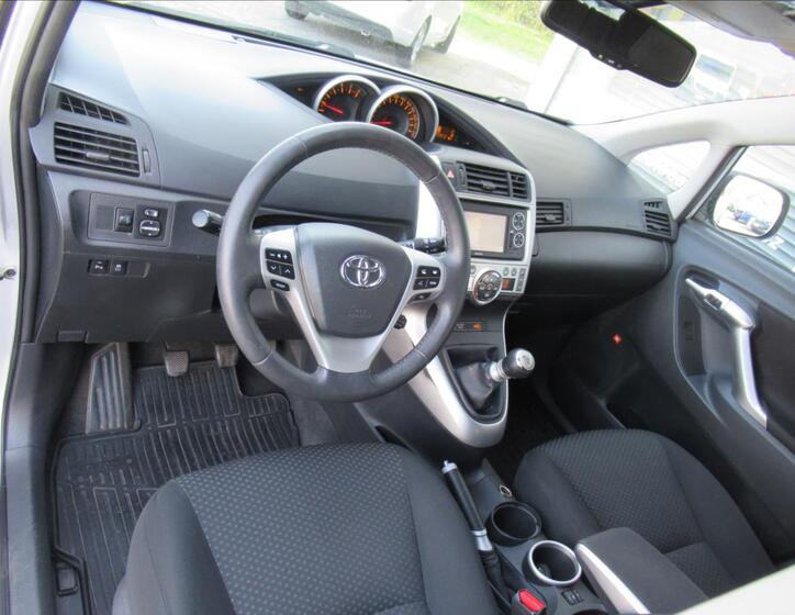 Toyota Verso 11