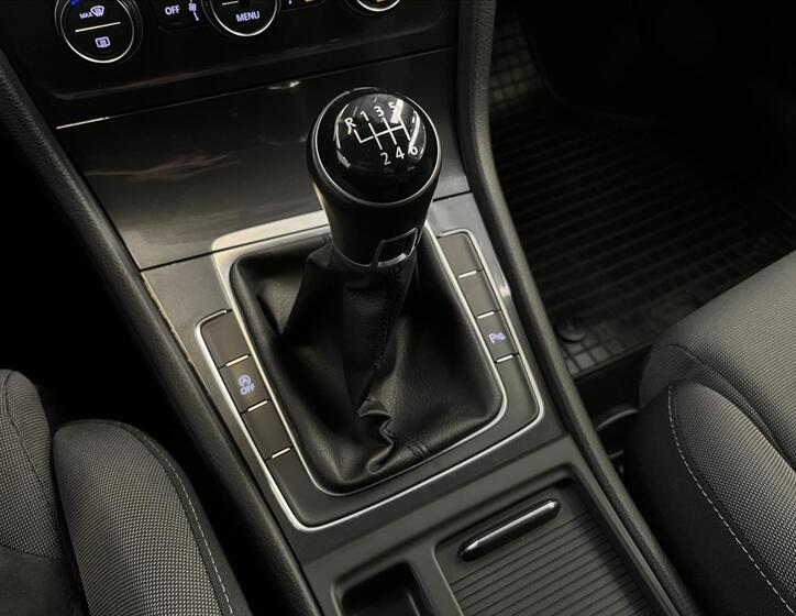 Volkswagen Golf 15