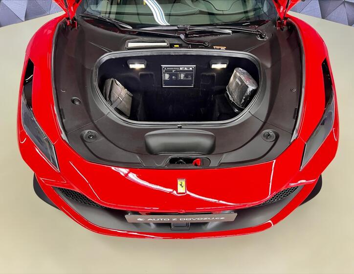 Ferrari F8 7