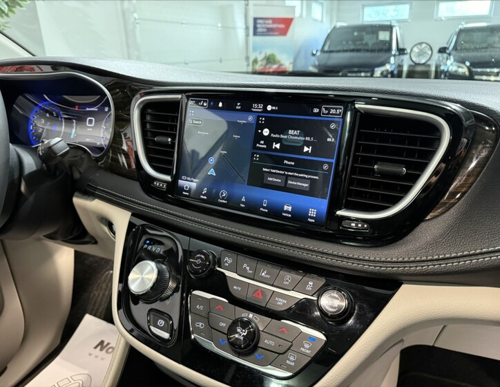 Chrysler Pacifica 18
