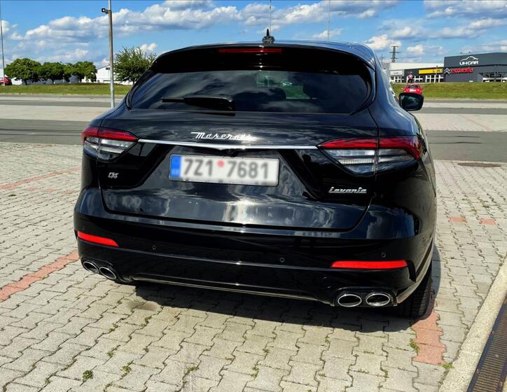 Maserati Levante 5