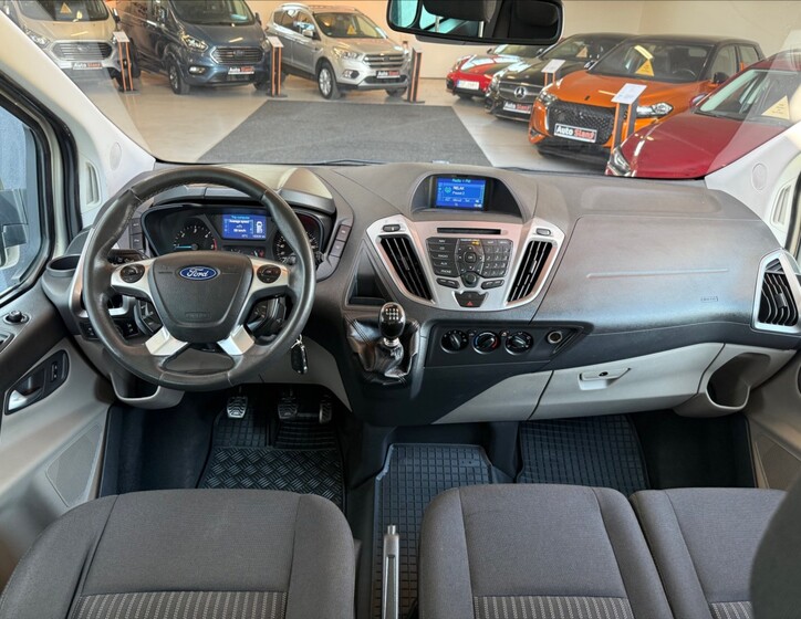 Ford Tourneo Custom 13