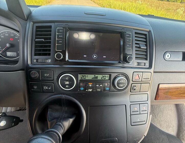 Volkswagen Multivan 11