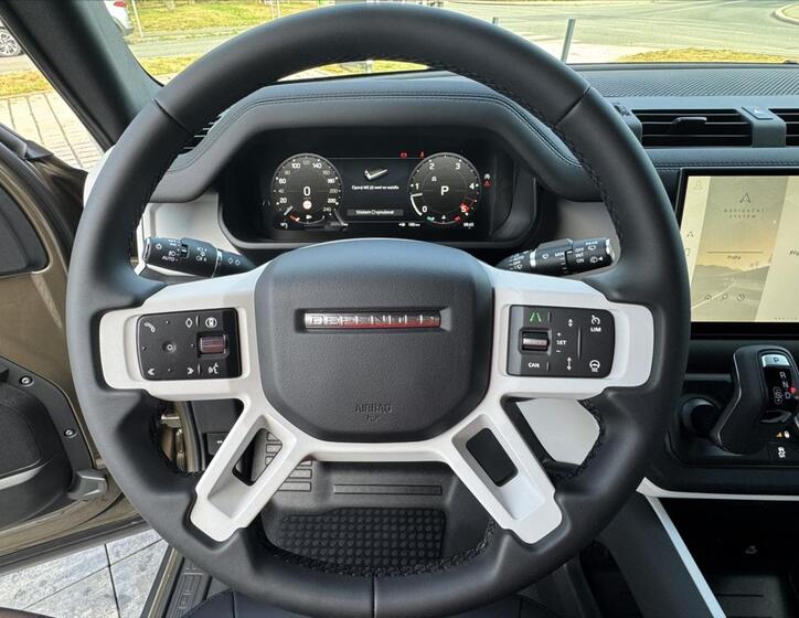 Land Rover Defender 9