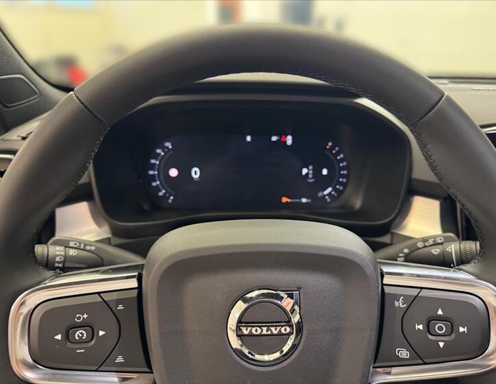 Volvo XC40 8