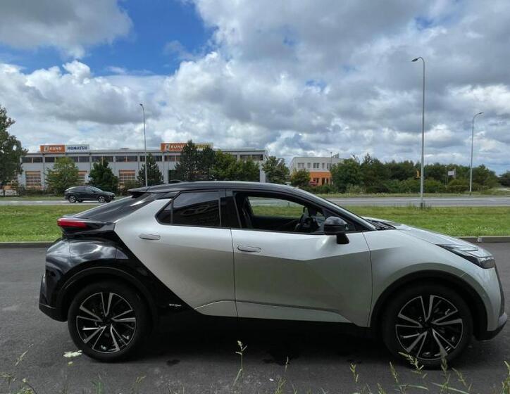 Toyota C-HR 4