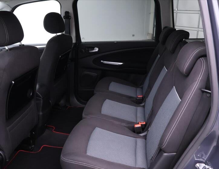 Ford Galaxy 16